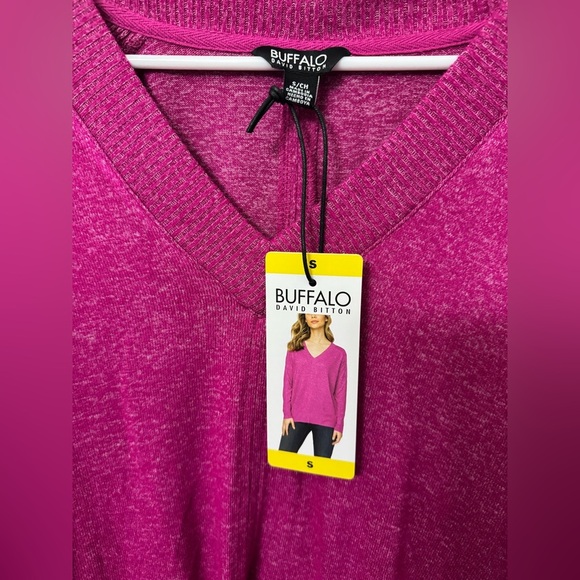 Buffalo Woman’s Pink V-Neck Sweater NWT - Picture 3 of 3